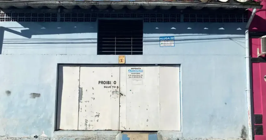 Aluga-se na esquina da Carvalho de Mendonça - Santos