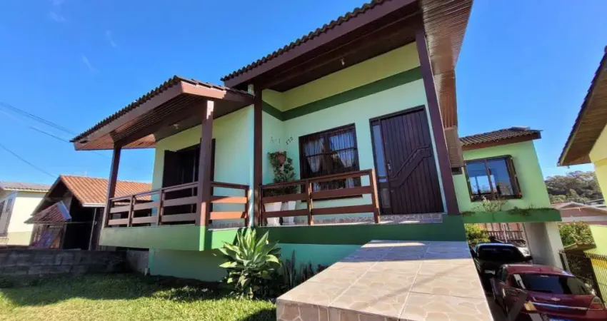 AMPLA CASA COM PÁTIO NO BAIRRO DESVIO RIZZO