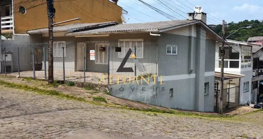 Ampla casa semi mobiliada de esquina no bairro São José!