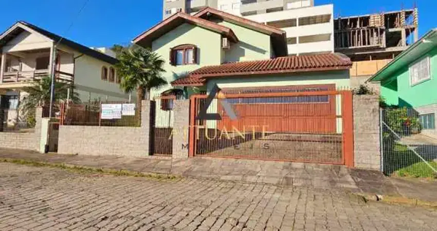 Casa espaçosa com 3 quartos no São Luiz