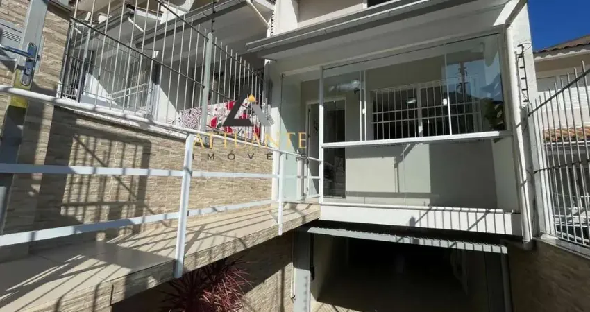 Sobrado Triplex Semi Mobiliado no Bairro São Luiz com Entrada Individual