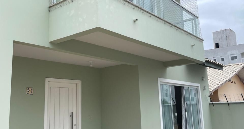 casa com 03 quartos e 02 vagas de garagem em perequê - porto belo