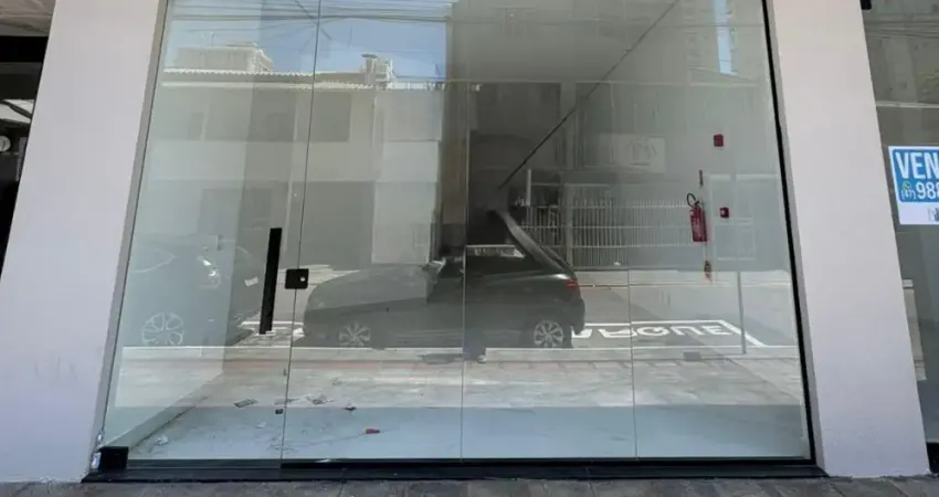 Sala comercial com ótima localização para locação!!! Na meia praia