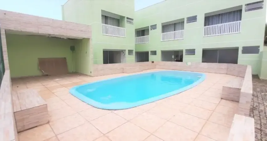 Sobrado na praia a 600m do mar - piscina e 02 suítes - vaga de garagem destravada