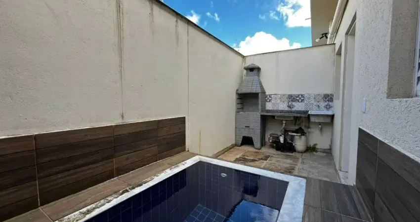 Linda casa na praia em condomínio com piscina e churrasqueira privativas