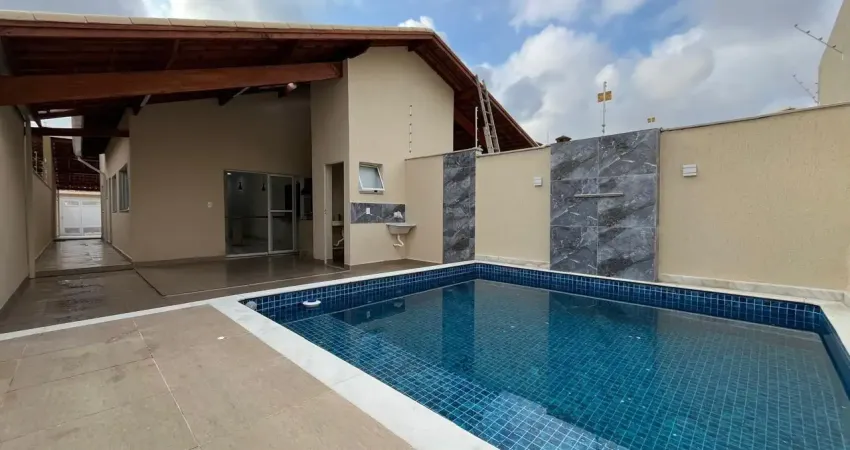 Linda casa de alto padrão com ampla piscina e área gourmet coberta