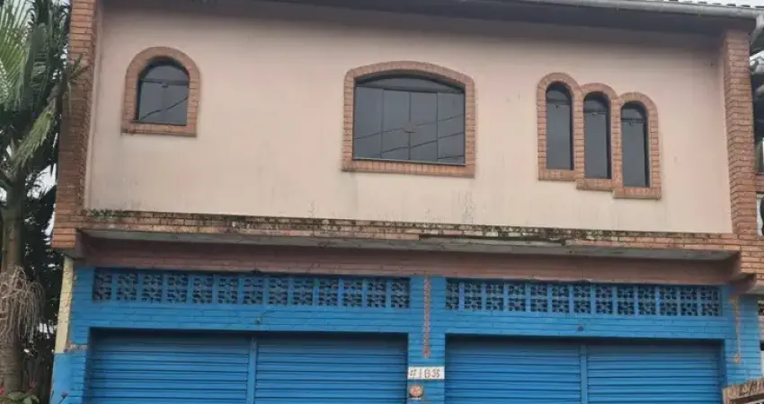 Prédio comercial na praia com moradia - localizado literalmente no centro do balneário