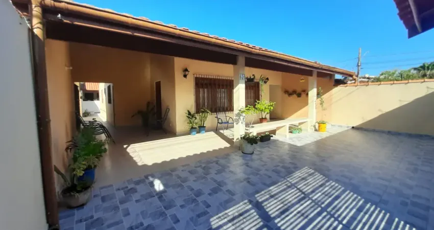 Linda e ampla casa na praia do sonho - 03 quartos/ 03 salas/ 03 banheiros/ 03 vagas de garagem