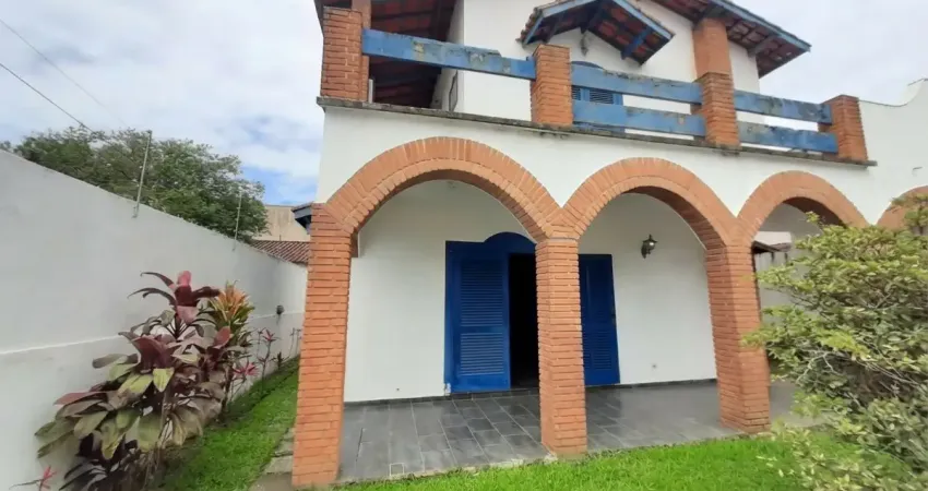 Sobrado alto padrão na praia do centro de itanhaém - 03 suítes - 250m² de construção em terreno com 600m²