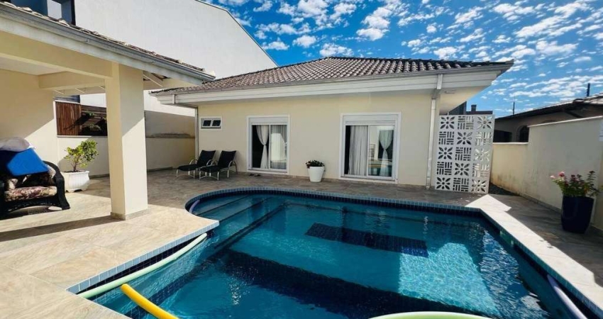 Casa Plana Averbada com Piscina, Salão de Jogos e Churrasqueira no Bairro Itaum, Joinville/SC