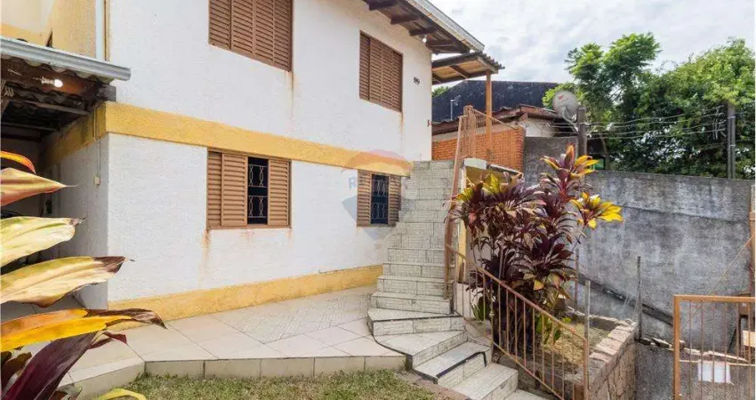 Casa 5 quartos, salão amplo com churrasqueira e fogão à lenha