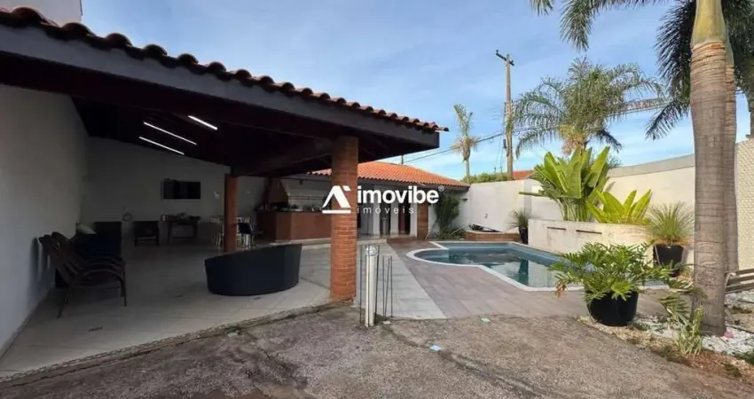 Casa com Piscina e 03 dormitórios no Jaguari em Americana/SP