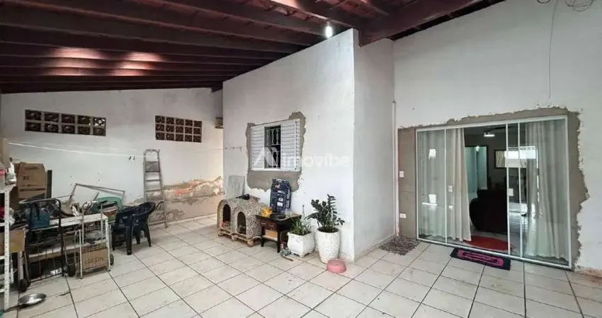 Casa à venda com 03 dormitórios, no Parque da Liberdade, Americana.