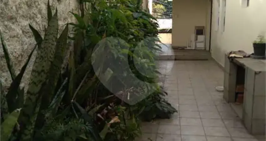 Òtimos  sobrados SantaTteresinha, sendo dois sobrados no mesmo quintal,edicula e garagem,