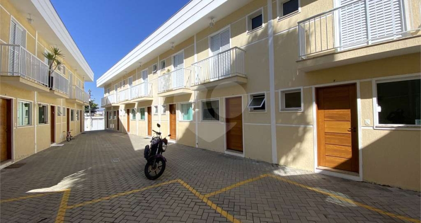 Sobrado em condomínio fechado na Vila Maria.