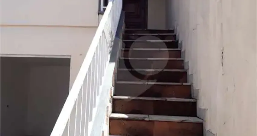 Sobrado com 3 Quartos e 3 banheiros à Venda, 180 m² por R$ 680.000