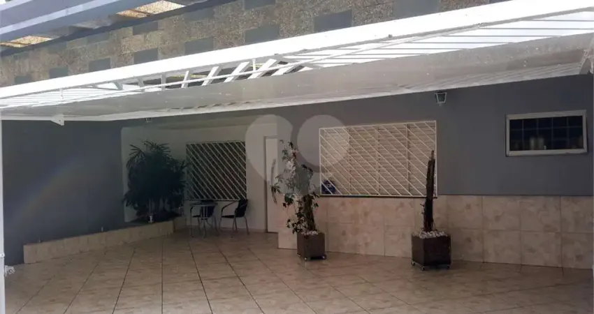 Casa  4 dormitórios, 3 vagas