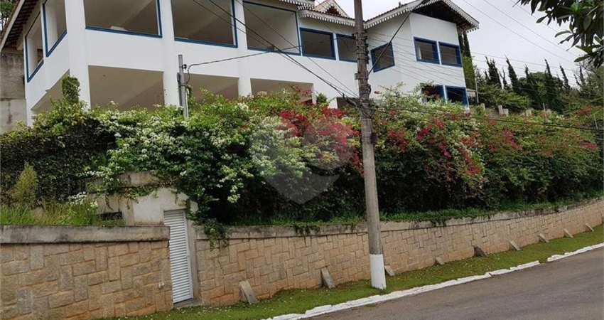Casa na Serra da Cantareira no Condomínio Suíça da Cantareira aceita permuta faltando acabamento!!!!