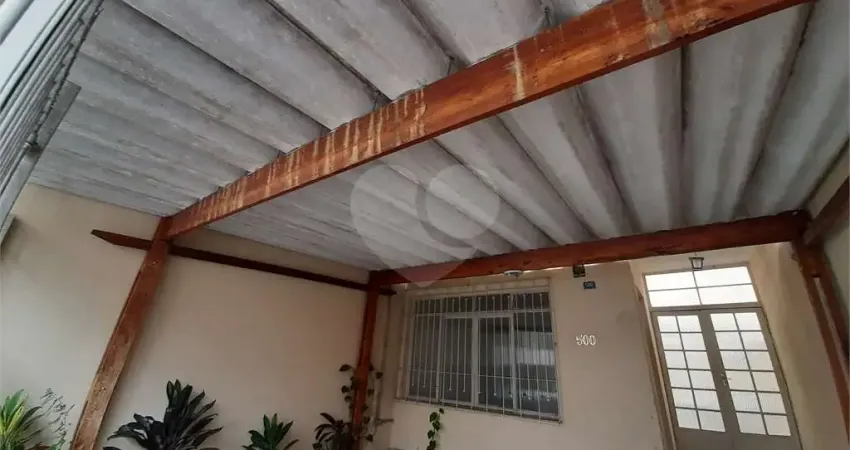 Casa a venda na Vila Galvão, com 3 quartos , 2 vagas de garagem . Próximo ao Lago dos Patos