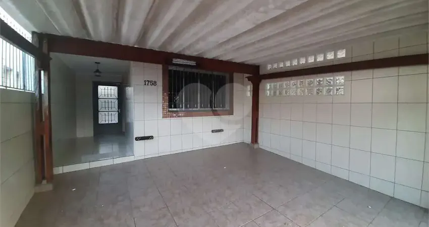 Sobrado no Edu Chaves 3 dormitórios, 2 vagas e ótima distribuição.