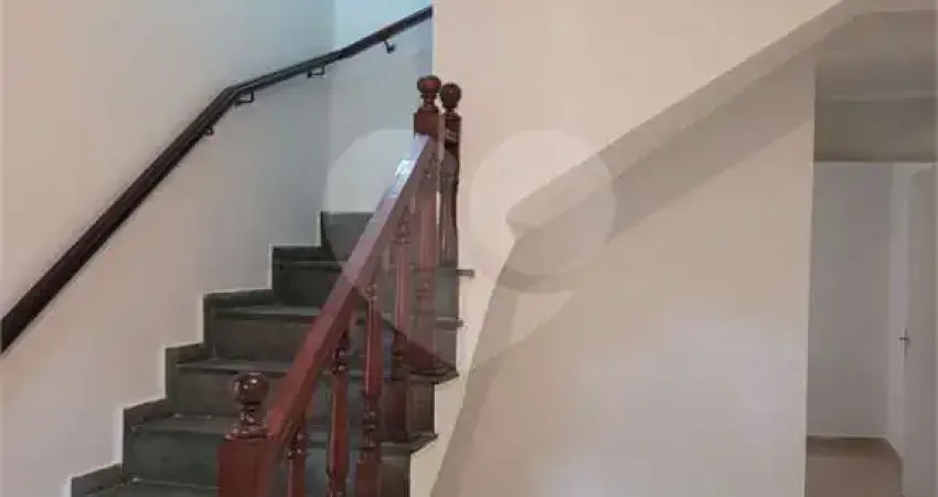 Sobrado com 2 dormitórios sendo 1 suíte, Excelente localização..