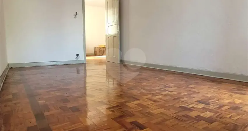 Ótima casa para fins comerciais ou residenciais no Brás.