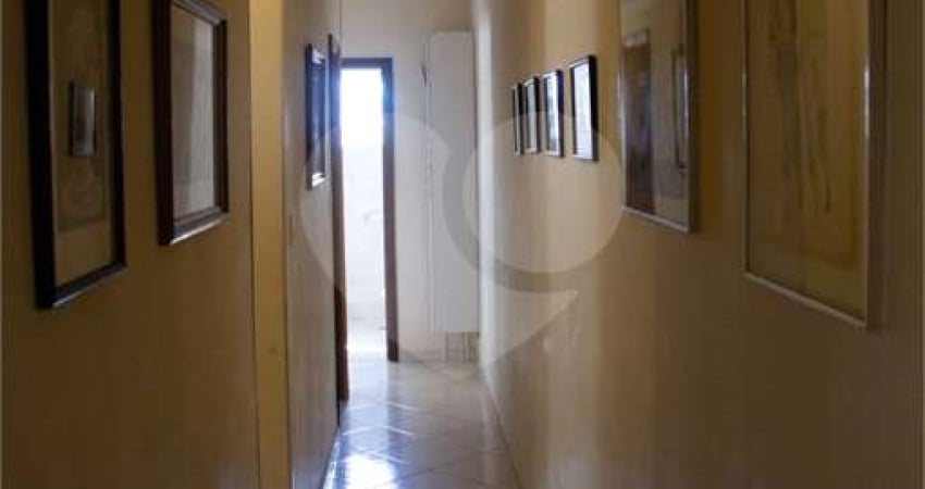 Casa térrea com 3 quartos e 2 vagas no Tremembé