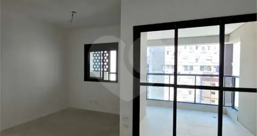 Apartamento à venda, 45 m² com 2 dormitórios e 1 vaga no Bairro Bela Vista.