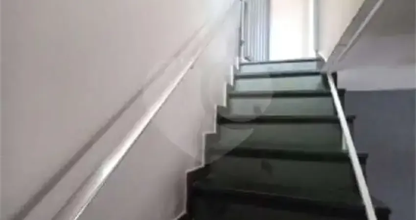 Sobrado 157m², 4 dormitórios, 1 suíte e 2 vagas de garagem