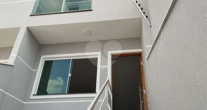 Sobrado novo com 3 quartos na Vila Mazzei