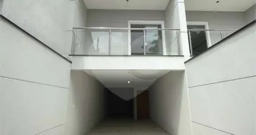 Lindo sobrado á venda no Tucuruvi, 3 quartos, 3 suítes, 4 banheiros e 3 vagas.