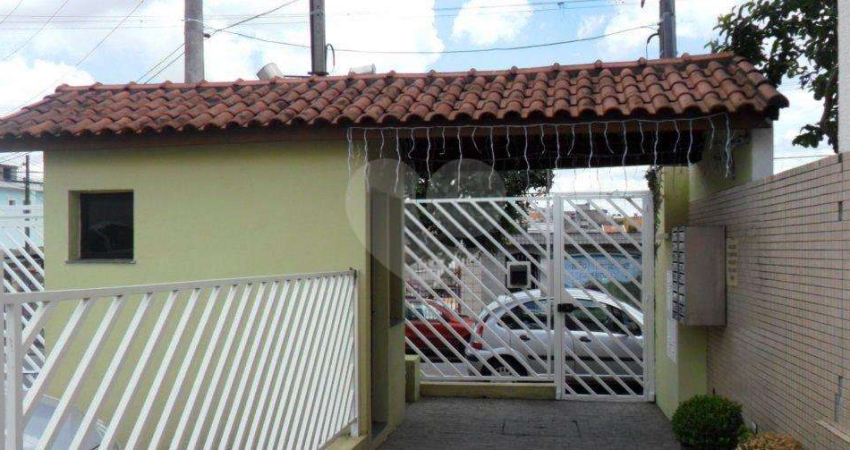 Casa á venda em condomínio na Vila Ede - 2 suítes e 1 vaga de garagem.