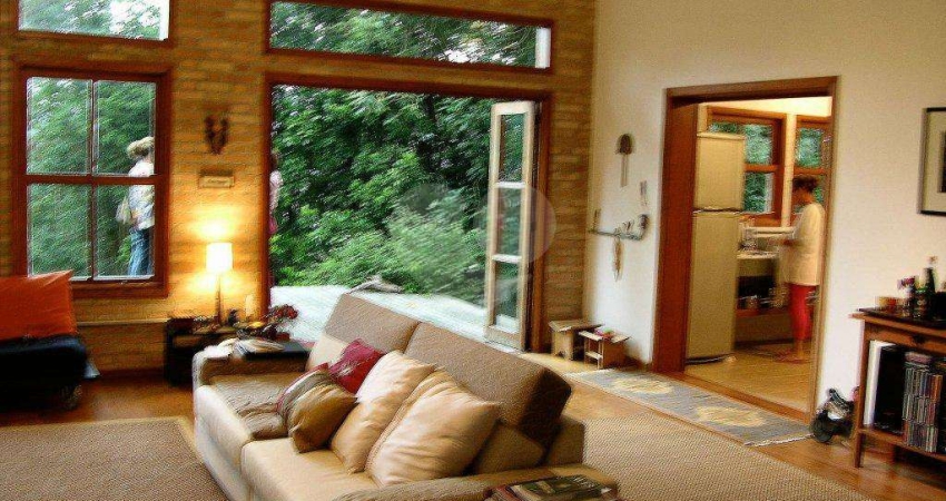 Casa em condomínio no Parque Suiça, vale a pena conhacer.