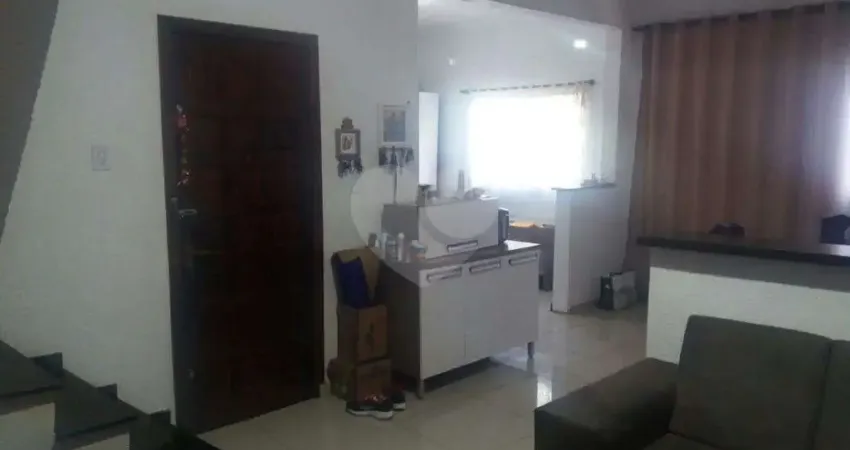 Sobrado à venda em local tranquilo, próximo a Serra