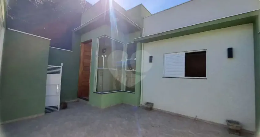 Linda casa á venda com 2 dormitorios na cidade de Bragança Paulista-SP