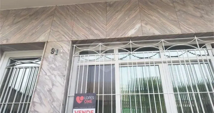 Bela casa térrea com 2 dormitórios 1 suíte e 1 vaga coberta.