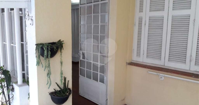 CASA TERREA NA PARADA INGLESA COM MUITOS COMODOS E EDICULA