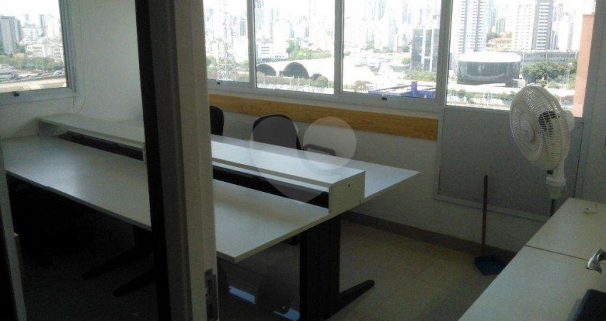 Sala comercial de 61 metros quadrados ,02 vagas, 02 banheiros, na Barra Funda – São Paulo/SP