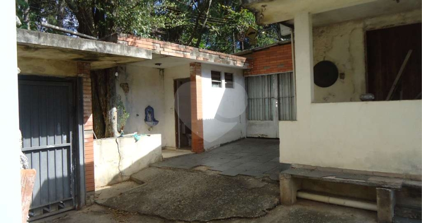 OPORTUNIDADE - 564m² - CASA TÉRREA - 03 QUARTOS - 02 SUÍTES - 04 VAGAS  -  JARDIM FLORESTA
