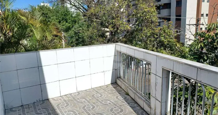 Casa, ótima localização, 02 dormitórios , 2 banheiros, quintal, lavanderia e vaga de garagem