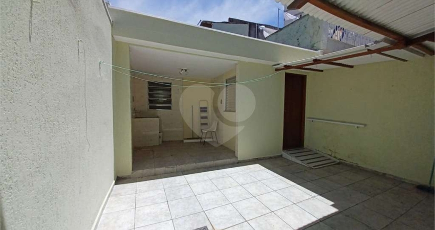 Sobrado Agua Fria. 125mts .02 dormitorios ,Sala, Cozinha Ampla,03 wcs Edicula com wc, Quintal , 02 vagas