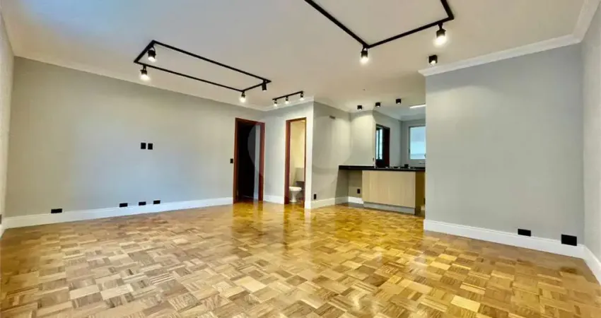 APARTAMENTO À VENDA REFORMADO COM 3 QUARTOS - 2 VAGAS EM PINHEIROS.