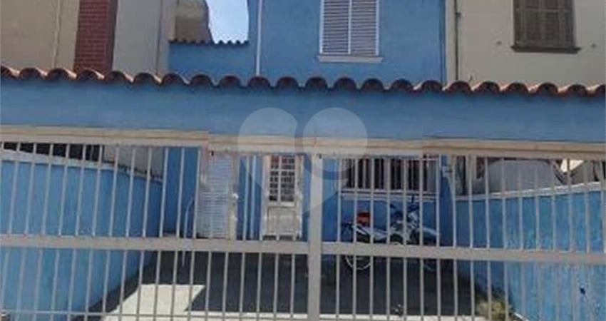 Água Fria/Jardim França Sobrado semi isolado ao lado da Padaria Paris local totalmente residencial!