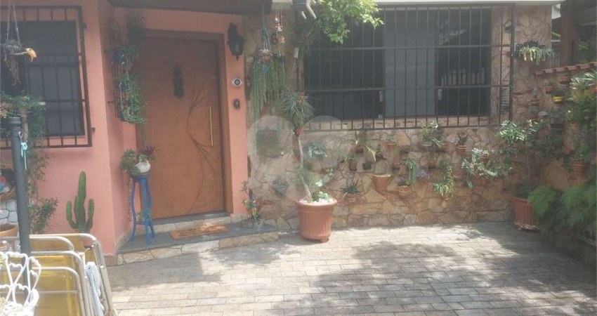 Sobrado Espaçoso e Aconchegante com 3 Dormitórios e Churrasqueira próximo ao Horto Florestal
