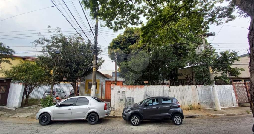 Venda de Terreno com 425m² com 4 casas alugadas,