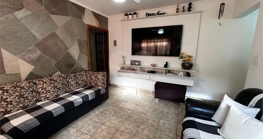 Casa com 03 dormitórios e 04 vagas Parada Inglesa