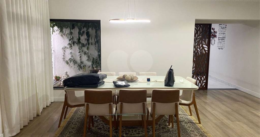 Casa Reformada com 3 Dormitórios e Excelente Área de Lazer