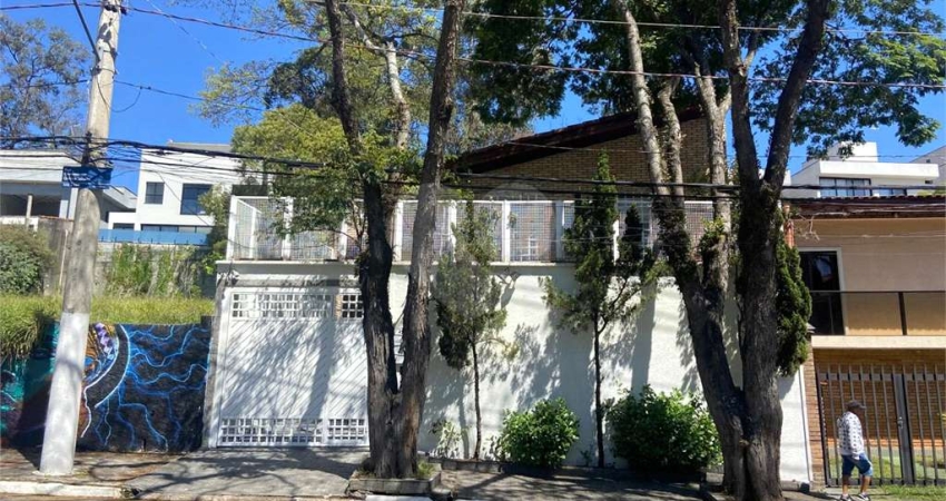 Ampla casa térrea nas Palmas do Tremembé com 3 suítes e quintal enorme.