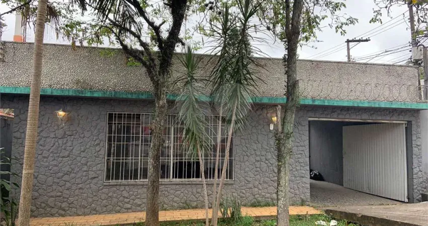 Casa de esquina a venda para moradia ou atividade comercial zoneamento ZCOR1