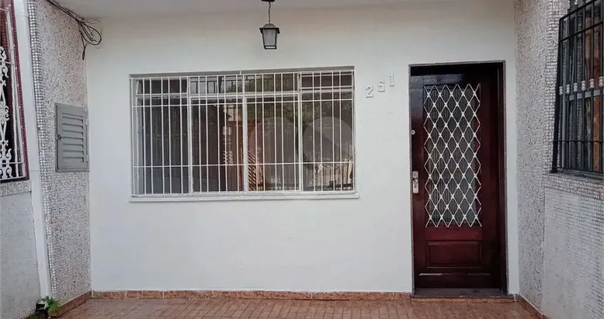 Sobrado à venda na Vila Maria com 2 dormitórios e garagem para 2 carros.